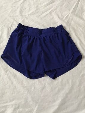 LuLuLemon Hotty Hot Sz 6 Tall Low Rise Short